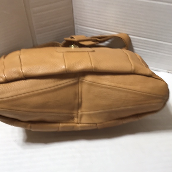 Avorio buttery smooth soft leather crossbody/shoulder bag. Made in Italy. - Picture 7 of 11